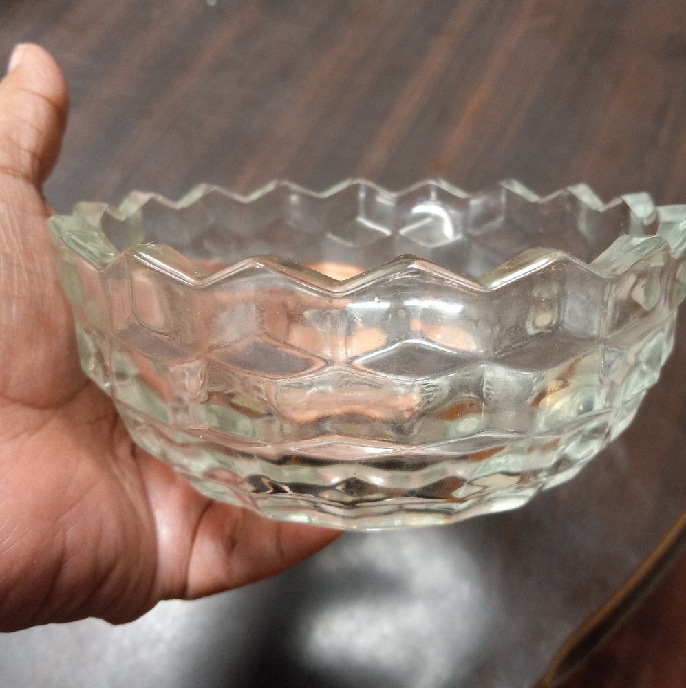 Glass bowl
